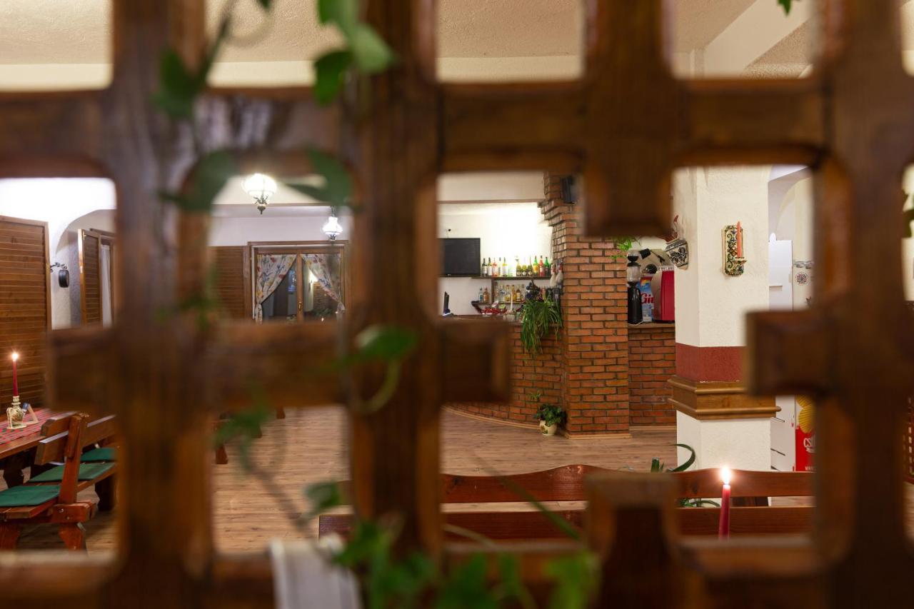 Pensiunea Si Restaurant Erdo 奥多尔黑塞库耶斯克 外观 照片